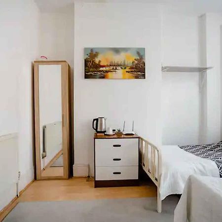 Homestay Near Tottenham Hotspur Stadium London Exterior photo